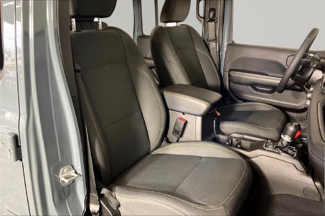 Used 2026 Jeep Wrangler Unlimited Sahara AWD/4WD image 26