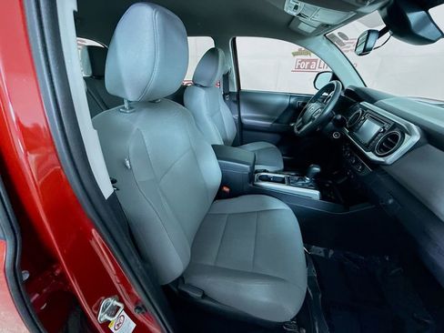 Certified 2018 Toyota Tacoma SR5 AWD/4WD image 30