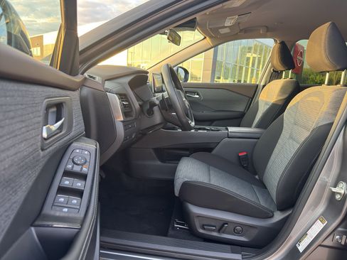 Used 2023 Nissan Rogue SV AWD/4WD image 11