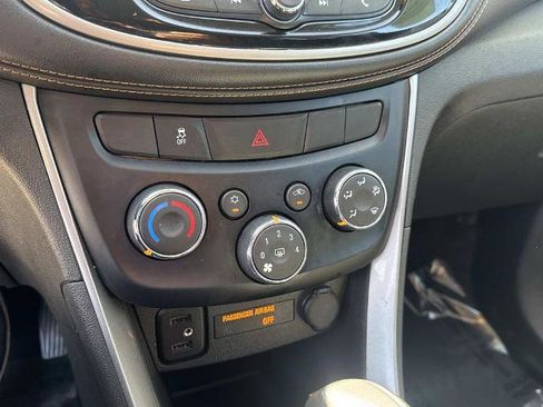 Used 2020 Chevrolet Trax LT w/ Driver Confidence Package FWD image 28