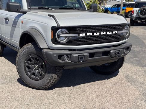New 2026 Ford Bronco Badlands image 3