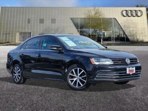Used 2017 Volkswagen Jetta SE image 1