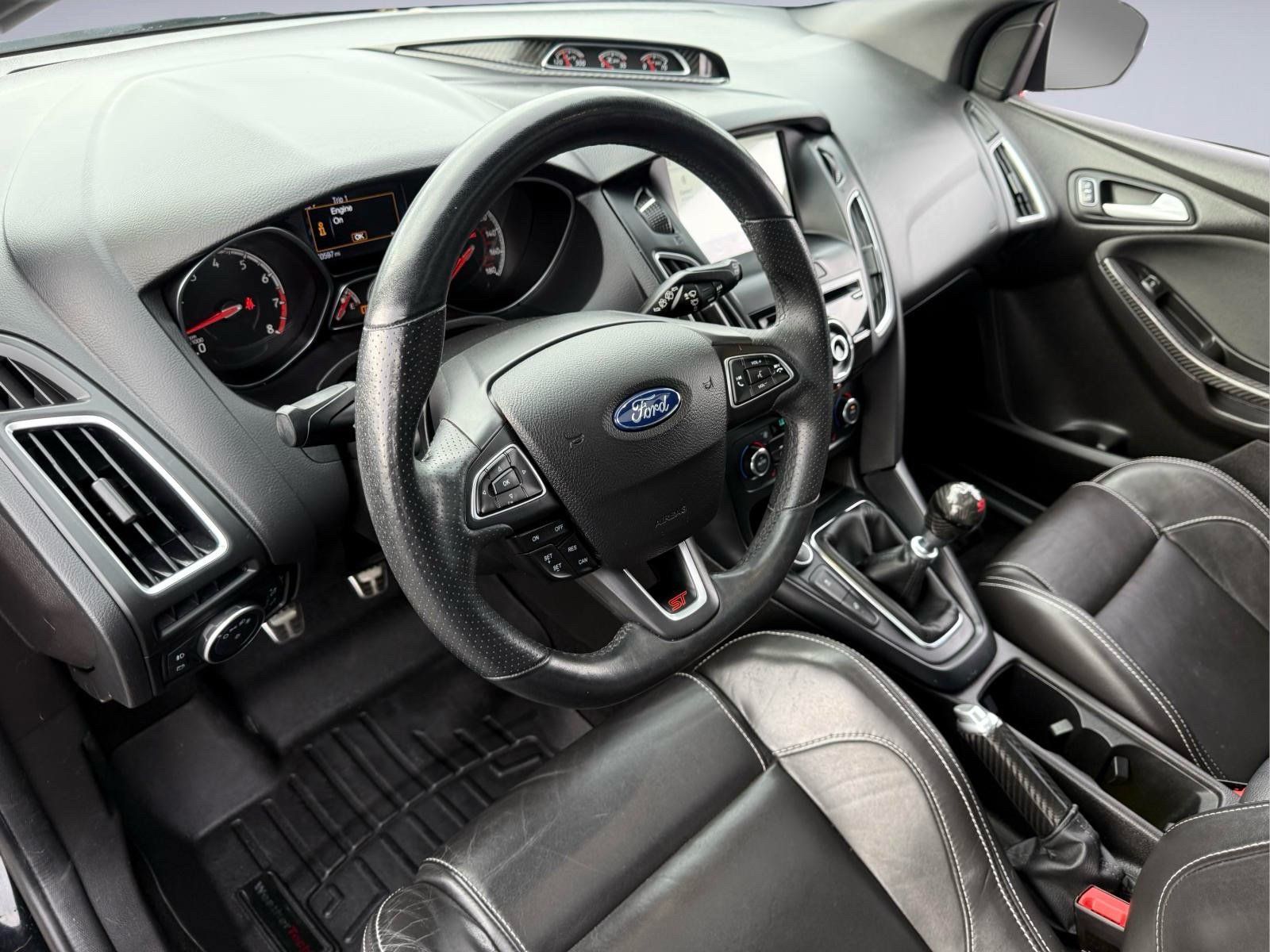 Used 2017 Ford Focus ST w/ Equipment Group 402A FWD image 14