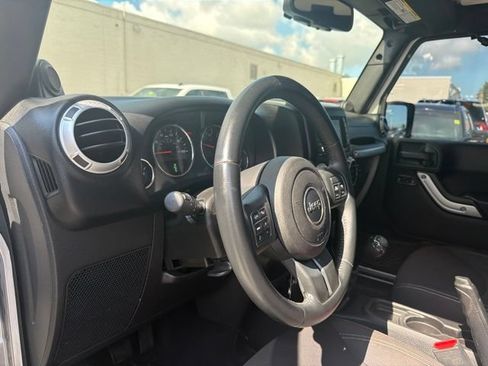 Used 2013 Jeep Wrangler Unlimited Sahara w/ Connectivity Group AWD/4WD image 13