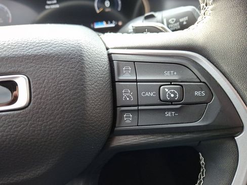 Certified 2023 Jeep Grand Cherokee Altitude image 22