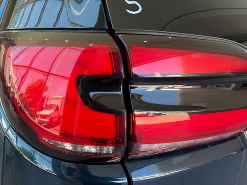Used 2023 Chrysler Pacifica Touring-L FWD image 34