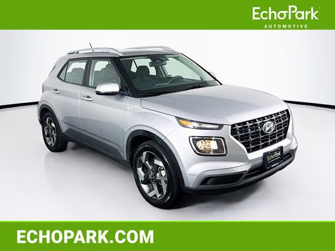 Used 2025 Hyundai Venue SEL FWD image 1