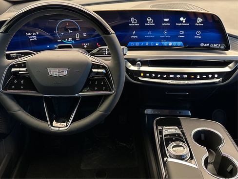 New 2026 Cadillac Lyriq Luxury RWD image 16
