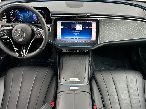 Used 2025 Mercedes-Benz E 350 4MATIC Sedan image 16