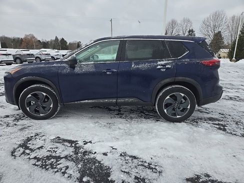Used 2025 Nissan Rogue SV image 9