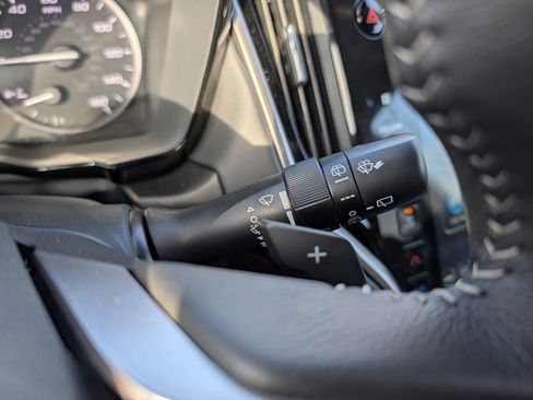 Used 2025 Subaru Outback Premium image 30