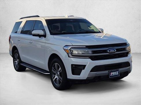 Used 2023 Ford Expedition XLT AWD/4WD image 3