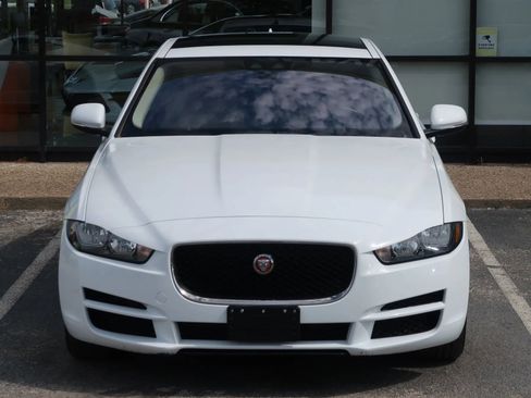 Used 2018 Jaguar XE image 4
