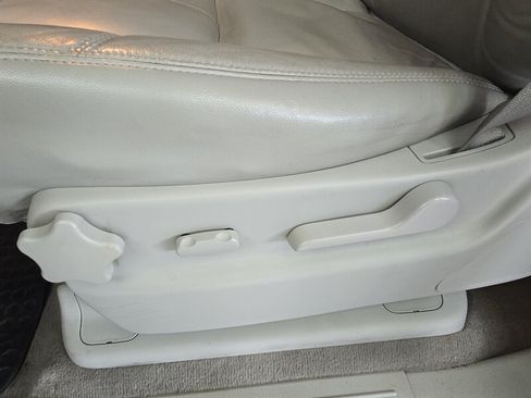 Used 2010 Chevrolet Tahoe LT AWD/4WD image 23