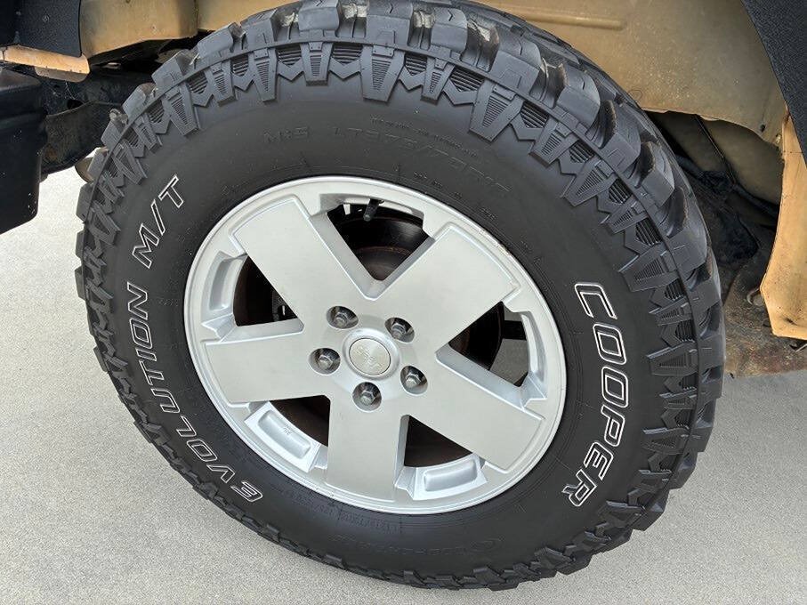 Used 2013 Jeep Wrangler Sport AWD/4WD image 38