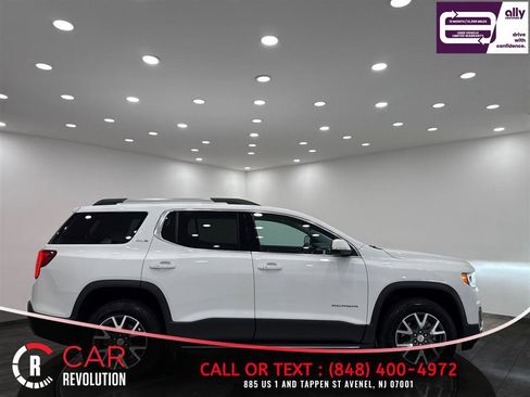 Used 2023 GMC Acadia SLE w/ Driver Convenience Package FWD image 8
