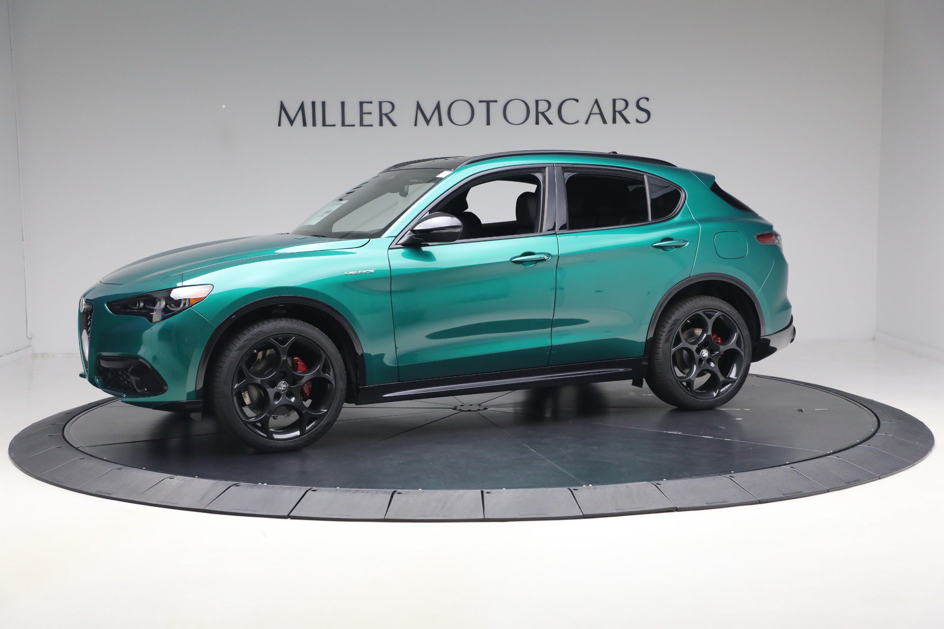 New 2026 Alfa Romeo Stelvio Sprint AWD/4WD image 2