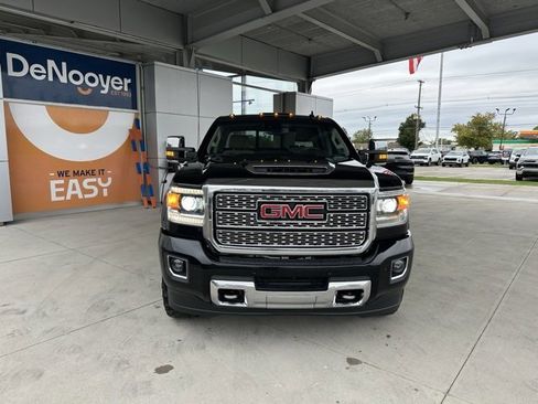 Used 2018 GMC Sierra 2500 Denali w/ Duramax Plus Package image 2