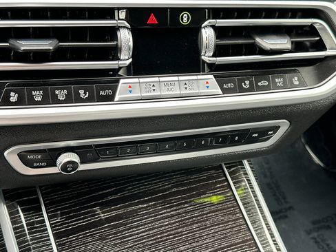 Used 2022 BMW X7 xDrive40i w/ M Sport Package image 22