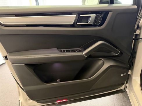 Certified 2023 Porsche Cayenne Platinum Edition AWD/4WD image 12