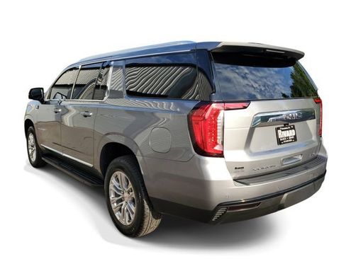 Used 2022 GMC Yukon XL SLT w/ SLT Premium Package AWD/4WD image 3