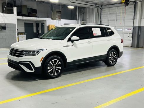 Used 2022 Volkswagen Tiguan S image 13