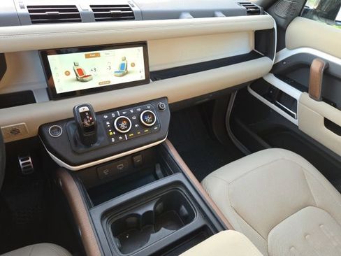 Used 2022 Land Rover Defender 110 SE image 16