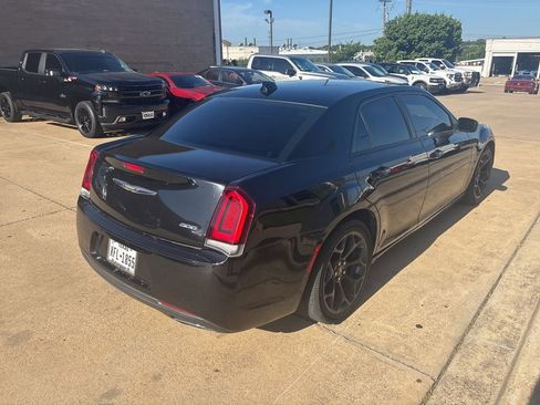 Used 2020 Chrysler 300 S RWD image 4