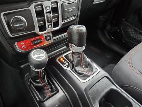 Used 2018 Jeep Wrangler Unlimited Rubicon AWD/4WD image 12
