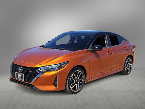 Used 2025 Nissan Sentra SR w/ SR Premium Package image 4