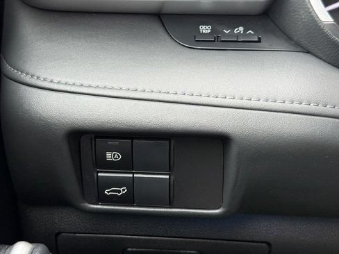 Used 2022 Toyota Highlander XLE FWD image 30