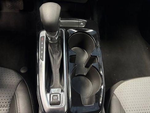 Certified 2025 Chevrolet Trax LT FWD image 30