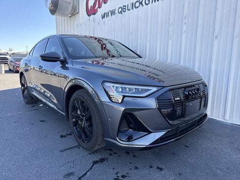 Used 2023 Audi e-tron Premium w/ Convenience Plus Package image 44