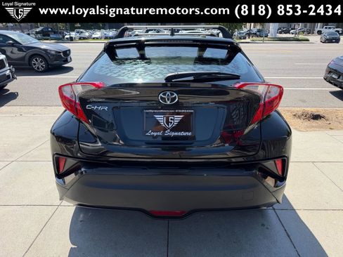 Used 2018 Toyota C-HR XLE FWD image 6