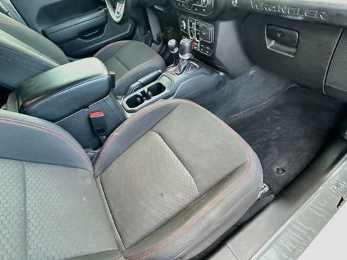 Used 2022 Jeep Wrangler Unlimited Rubicon AWD/4WD image 33