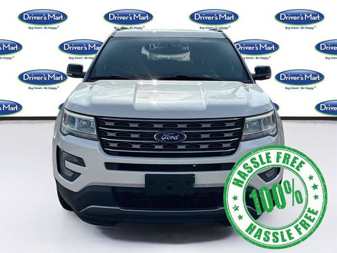 Used 2017 Ford Explorer XLT FWD image 2