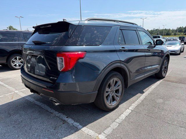 Used 2022 Ford Explorer XLT w/ Equipment Group 202A AWD/4WD image 3