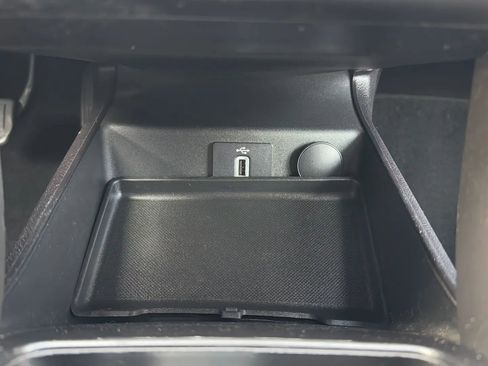 Used 2017 Ford Fusion SE w/ Fusion SE Technology Package image 19