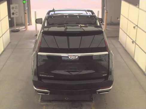 Used 2022 Cadillac Escalade Premium Luxury image 9