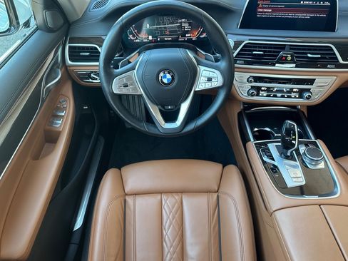 Used 2022 BMW 740i w/ Premium Package image 15