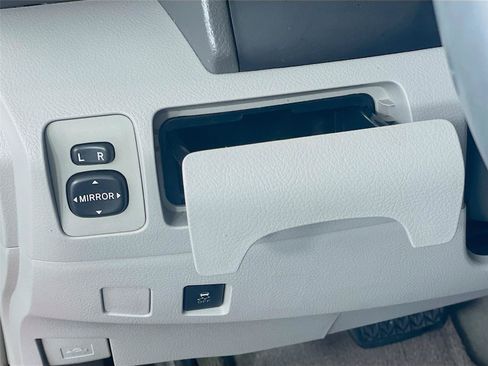 Used 2011 Toyota Camry LE FWD image 13