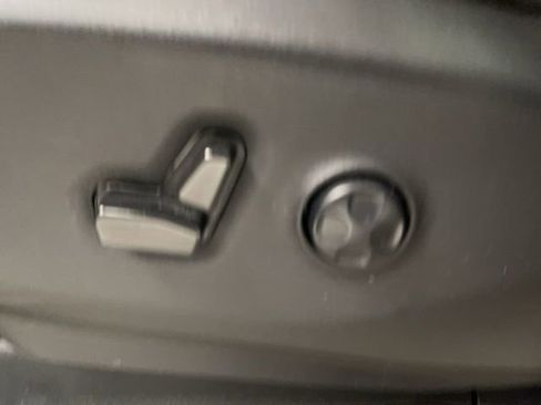 Used 2023 Chrysler Pacifica Touring-L image 19