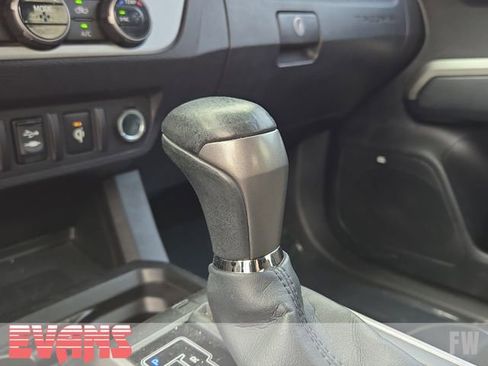 Used 2016 Toyota Tacoma Limited w/ Towing Package AWD/4WD image 14