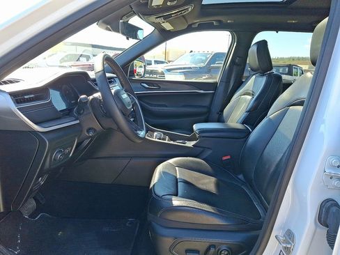 Used 2024 Jeep Grand Cherokee L Limited w/ Luxury Tech Group II AWD/4WD image 14