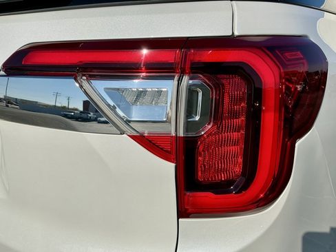 Used 2023 GMC Acadia Denali w/ Denali Technology Package image 18