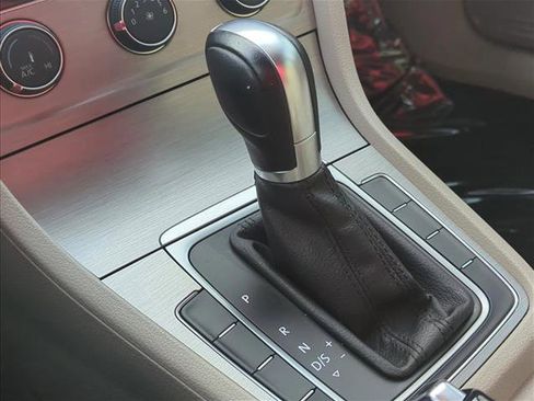 Used 2016 Volkswagen Golf S image 14