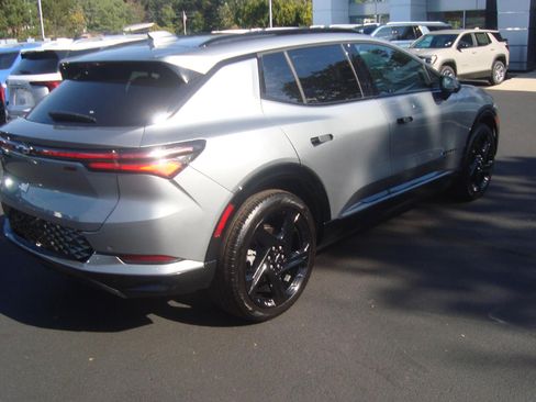 Used 2025 Chevrolet Equinox EV RS image 4