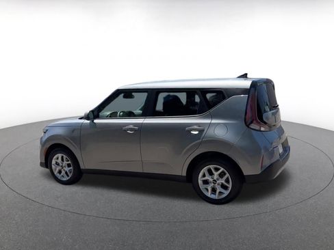 Used 2025 Kia Soul LX w/ LX Technology Package FWD image 10