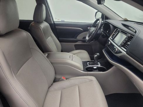Used 2017 Toyota Highlander Limited image 21