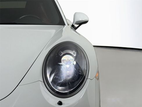 Certified 2018 Porsche 911 Cabriolet image 15